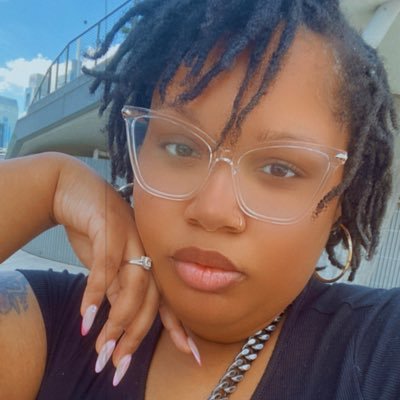 she/her/queen Licensed Therapist🌻🧠 S E X & Relationship Expert💦 Educator | Author | Private Practice Coach ✨ CEO @thepleasurecollectivellc The Toy Plug 🧸