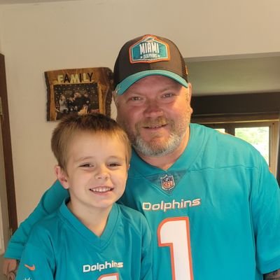 US Army vet and Dolphins fan living in Cheesehead land!!! #FinsUp