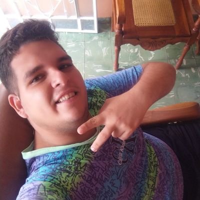 el tiempo te va cambiando por fuera, las personas te van cambiando por dentro .yo soy el rey de Pinar del rĆo