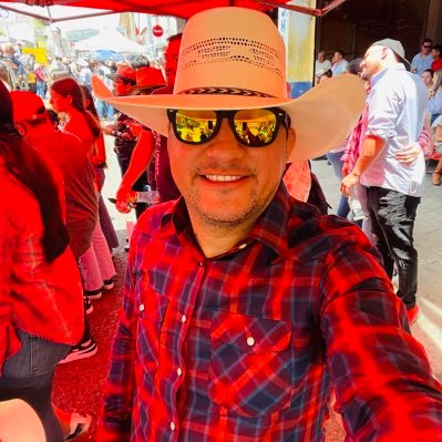 El fútbol es mi pasión / Intentando mejorar continuamente. Por ello estoy teniendo desastrosas aventuras.