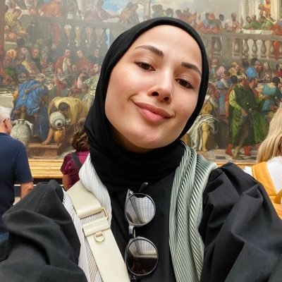 aysegularslano's profile picture. Buraya hep geçerken uğruyorum