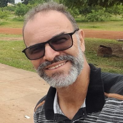 Sou Católico creio na Santíssima Trindade Pai, Filho e Espírito Santo creio na intercessão dos Santos amo Nossa Senhora sou de esquerda e torço p/ Vasco da Gama