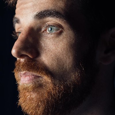 Escritor, compositor e artista nas horas vagas.
Nas horas não vagas é Educador Musical, professor e musico profissional.