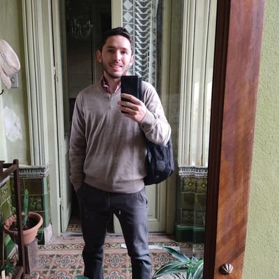 Escribano Público en Gómez Garcia & Asociados de Cerro Chato, english teacher e hincha del Manya