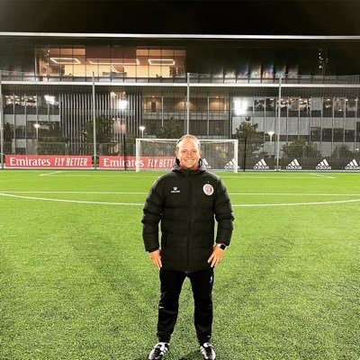 SimonTexeira's profile picture. *Licenciado en educacion fisica * Director técnico Licenciada PRO