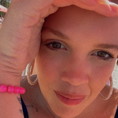 reneeleaoc's profile picture. Uma sonhadora, que não foge à luta. Filha do Robinho e da Vilminha e Mãe da Luma e da Maitê 💕