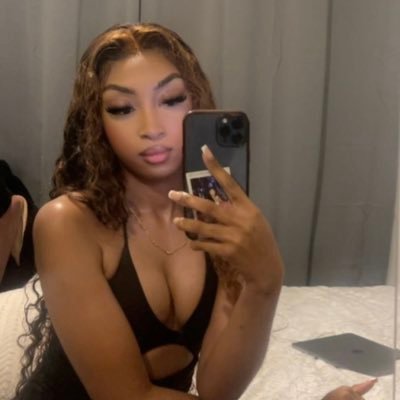 __HLeigh's profile picture. 