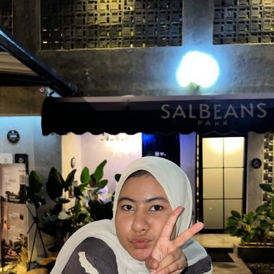 khodijahaddad's profile picture. i live so i love.💜