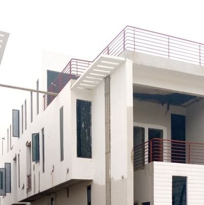 Paint consultant.🏢.. I recommend,sell and apply.. with over 5years experience in the paint industry. Having worked with top construction companies...