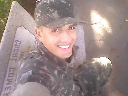 oi gatas meu nome kaike tenho 19 aninhos do aprocura de amizates
uma namorada agulma gata intreressanta pode me add msn kaikegostoso126@hotmail.com