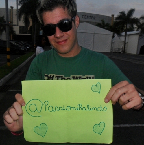 Não precisa ser fã desde o começo, basta ir até o fim.FC dedicado ao @rodrigoishere Desde:05/07/11.Seguida desde sempre. Dona:Marcelli