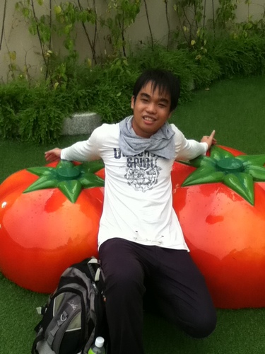 YJisStuck's profile picture. Dun worry, Be happy. Frowing all the time wont get you anywhere closer.