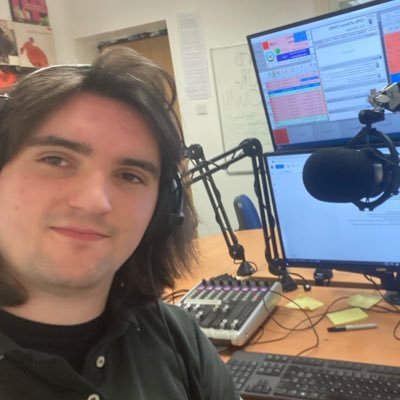 Presenter & Musician / SW & 🏴󠁧󠁢󠁷󠁬󠁳󠁿 @studentmusicuk / DSM + Head of Music + Rock Show🤘@forgeradio / 📖 UOS / BFD/❤️💛🐓 / he/him