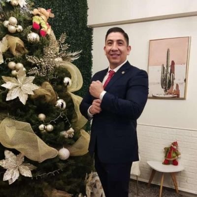Libre pensador, construyendo un mundo mejor, si avanzo sigueme, si me detengo apremiame, si retrocedo matame.