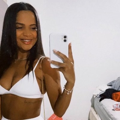 DafinySn's profile picture. 22🍀