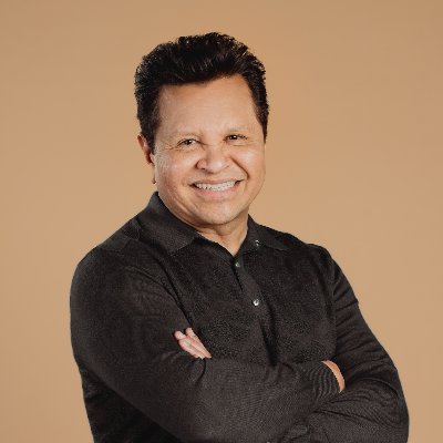 Padre, amigo, pastor.
Llamado a traer el poder sobrenatural de Dios a esta generación.