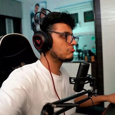 triggered_priya's profile picture. bio wo konsi chidiya hai