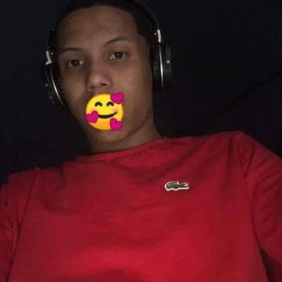 Não cai uma 🍃 da 🌳 se DEUS não permitir por mais que não esteja sendo facil eu sigo confiando em ti Pai.🙏🏽😔🖤 solteiro