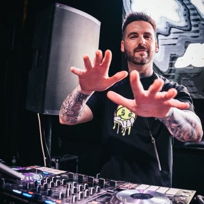 Deejay. Comercial & House & Tech House & Techno.
// Resident: Bam Bass
// Management: jonasdj.info@gmail.com