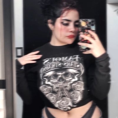 making an aesthetic out of not doing well 🐈⬛ pero aquí no estoy tan triste