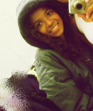 12 anos,canceriana,chata,ama animais inclusive aqueles que chamo de amigos k. , retardada,corintiana, o que voce quiser :3  sou de ninguém , se quiser eu sou ;9