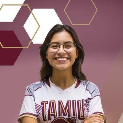 Streamer for @TAMIU_recsports | Education Major | I like cats | Average LoL player | Star Wars Enthusiast | She/Her