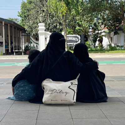 amihlareysia's profile picture. I’am Ditsy Addict