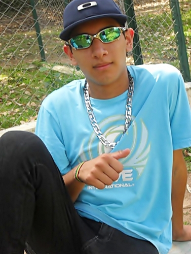 Ter conhecimento sobre tudo nessa vida , é o mais ideal & o mais importante, viva e aprenda tudo sobre ela ;D
