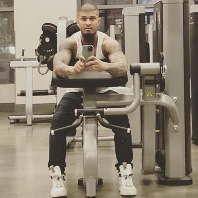 I love to be different, old school, believe in morals and principles, love the gym, RBH Rich By Heart