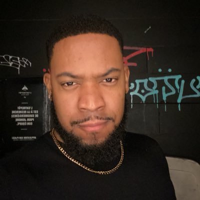 chefjoumou's profile picture. Fais tes projets dans le silence, le succès s'occupera du bruit