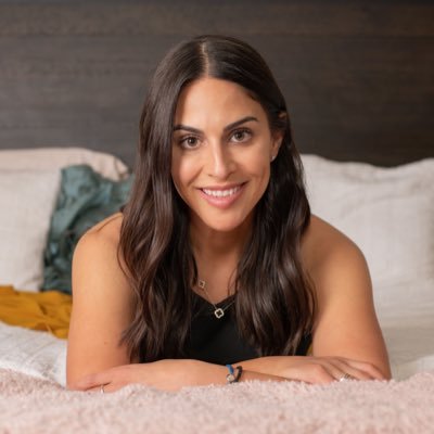 Xpistiva_'s profile picture. writer | editor | word nerd ✍🏽 business owner📱wellness advocate 🌱problem solver 🧩 helping people dream big and achieve more 🌎 I share things that I love ♥️