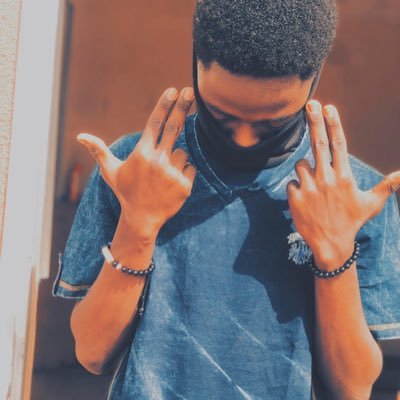 ShabyLorenzo's profile picture. Artiste humouriste et admirateur des filles 😊
Ce que vous voyez ne fait pas de moi ce que je suis. L’art est ma vie , l’art est ma passion .
Mwana ya Boma