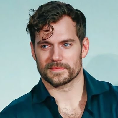 photos, videos and gifs of henry cavill.