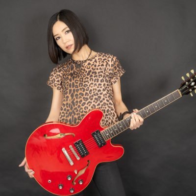 London based session guitar player. Official Epiphone Artist/Kanji Guitars. Currently on Moulin Rouge! the musical world tour.