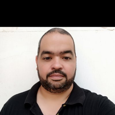 Futbolero, pescador, guitarrero, padre de familia, radiologo, marino, olimpista, mesatenista, percusionista