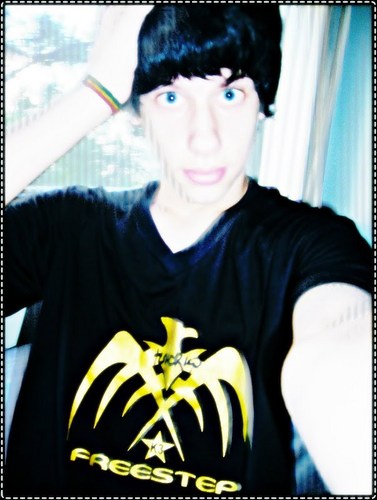 - sigam o novo @naahOFC ! please s2'