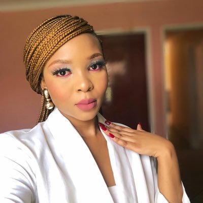 Leen_Deluxe's profile picture. simple.