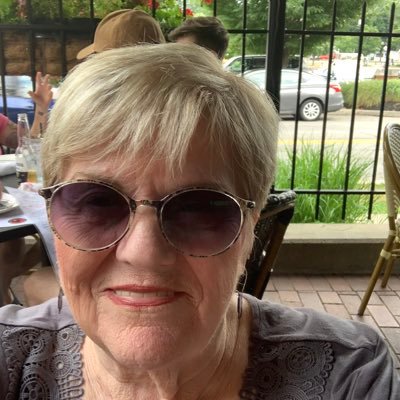 Elishevabooper's profile picture. 