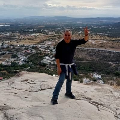 rmartinmx's profile picture. De eso se trata, de coincidir con gente que te haga ver cosas que tu no ves. Que te enseñen a mirar con otros ojos.
Mario Benedetti