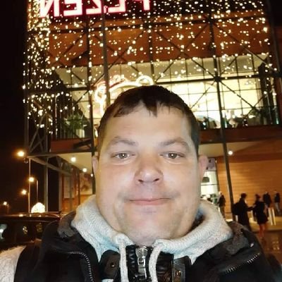 MadalinaFlorin9's profile picture. 