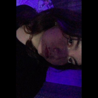 issac_what's profile picture. hey mimi is better than u