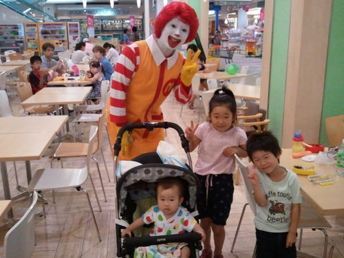 hazuinounagi's profile picture. 四児のパパです。12年勤めた会社から実家の家業継承の為、6年ぶりに大阪に戻ってきました。子供達とのふれあいや愛妻料理などつぶやきま～す(^o^) ブログは大学の寮同期生で更新してます。(^o^)