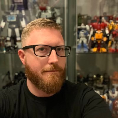 Toy Collector and Toy Photographer. Transformers, Figuarts, Mafex, Mezco, Neca, Marvel Legends. He/Him