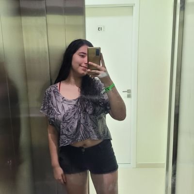 miprts's profile picture. Estou aqui pra reclamar da vida.