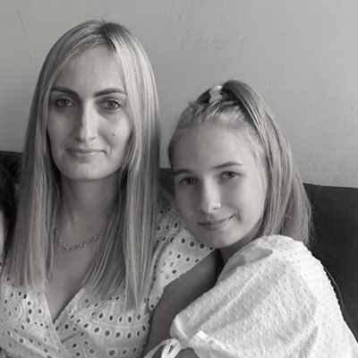 mama Nikoline Janković (12) iz KG. Preminula je 1.1.2023 od udarca na pešačkom Vladana Krsmanovića. Osnivač udruženja roditelja stradale dece u saobraćaju