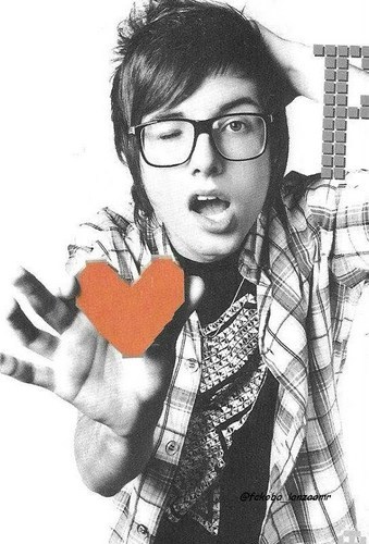 Se a @rockrestart é a sua vida então que tal seguir ? Since: 11 / 12 / 2010 Oficializado pelo @Pelurestart Dia : 03 / 10 / 2011 Dona: @Joycetm