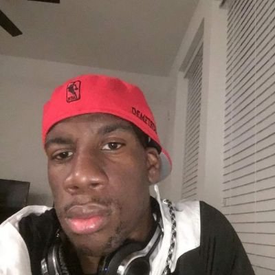 Tez_TheKvng33's profile picture. Love making content and having sex also love 💕 traveling and hanging out with friends and family. Love 😘 playing video games and watching anime & amusement 🏞