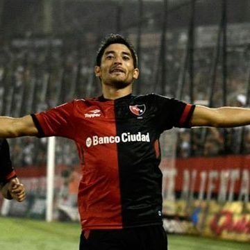 Subite a la miltoneta♥️🖤
//Lateral izquierdo en newell's durante 2012-15// cómo vas a tener 4 descensos 🤏🤏