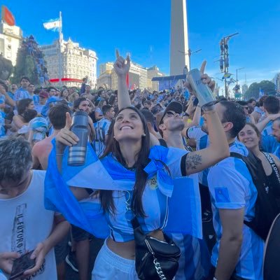 Amarilla en invierno, negra en verano. Si no querés a Messi no querés a tu vieja.