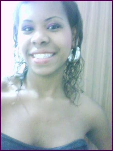 ♫ ♪ Ela é diferente, Ela é engraçada É inteligente Também é bem humorada...♪♫